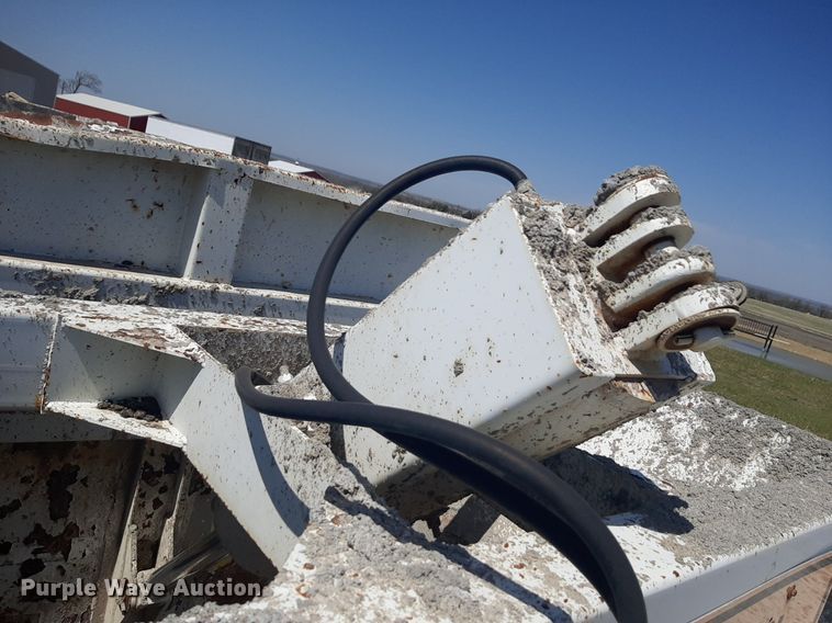 image for item DQ7031 2006 Trail King live bottom trailer