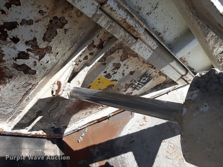 image for item DQ7031 2006 Trail King live bottom trailer