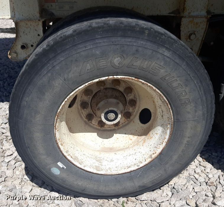 image for item DQ7031 2006 Trail King live bottom trailer