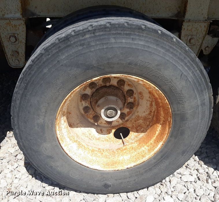 image for item DQ7031 2006 Trail King live bottom trailer