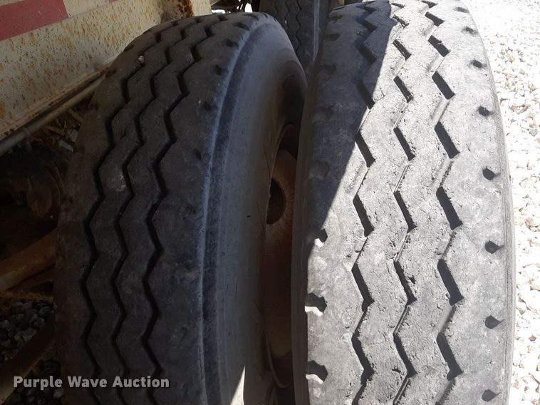 image for item DQ7031 2006 Trail King live bottom trailer