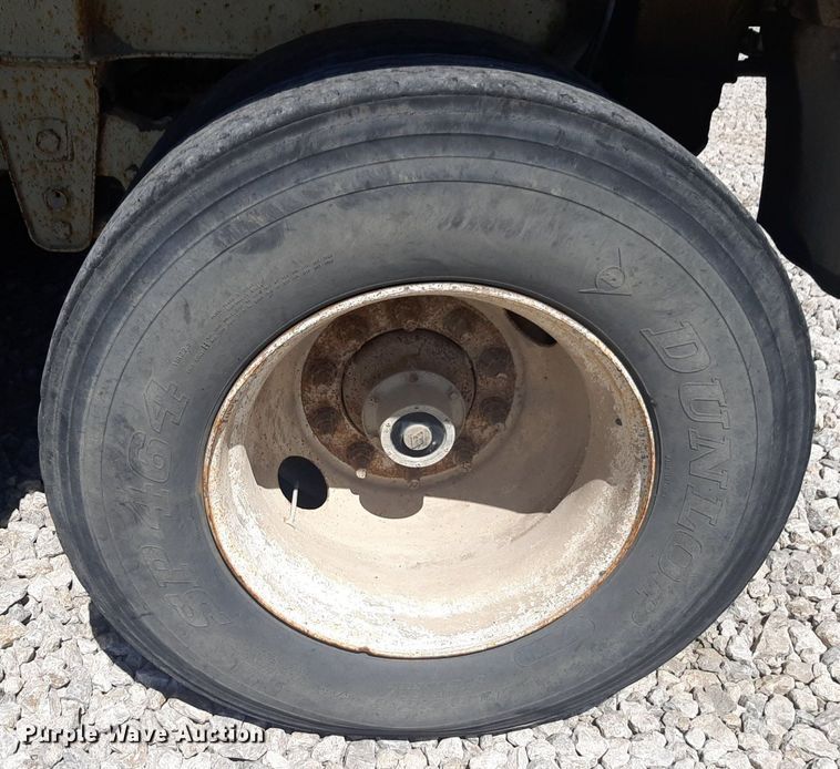 image for item DQ7031 2006 Trail King live bottom trailer