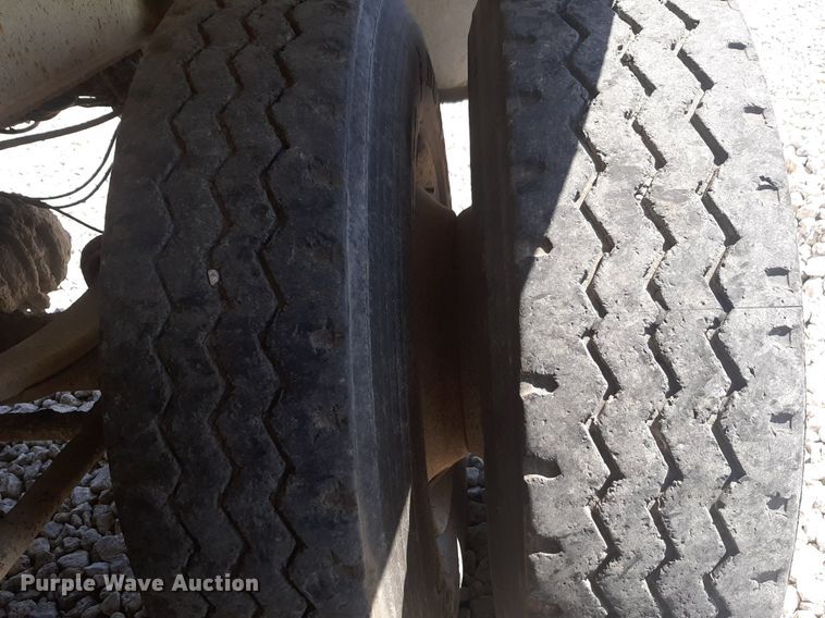 image for item DQ7031 2006 Trail King live bottom trailer