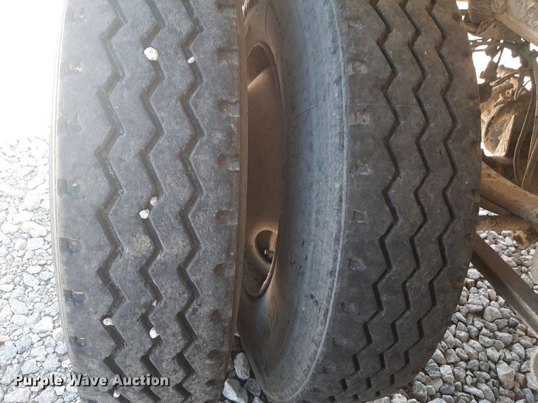 image for item DQ7031 2006 Trail King live bottom trailer