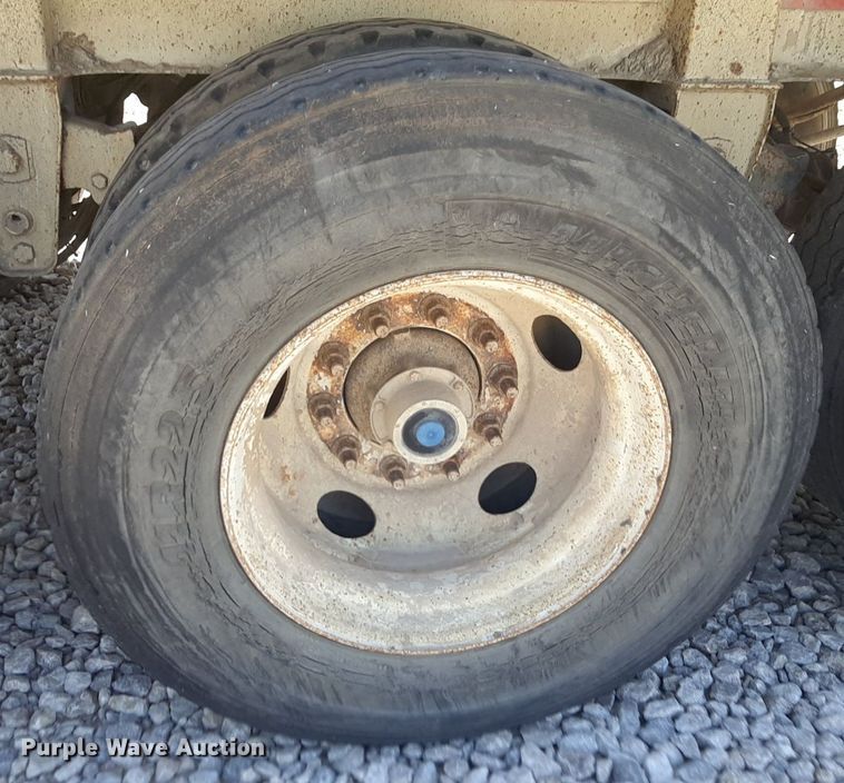 image for item DQ7031 2006 Trail King live bottom trailer