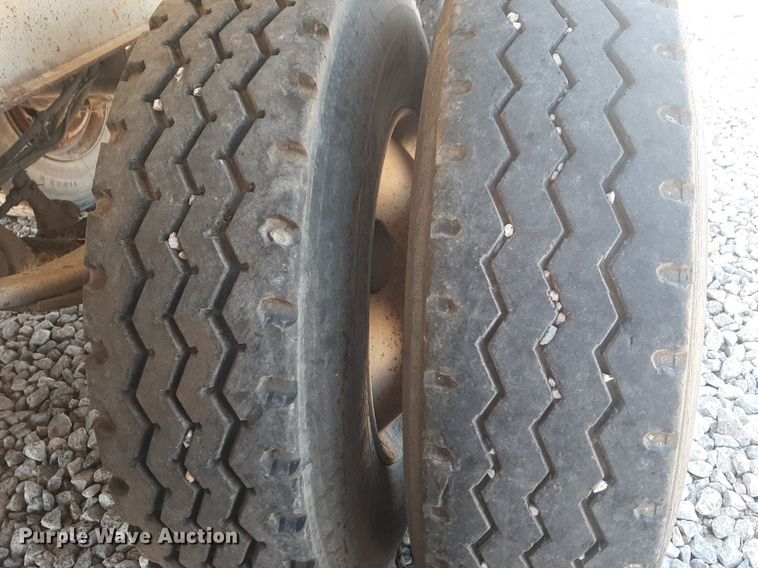 image for item DQ7031 2006 Trail King live bottom trailer