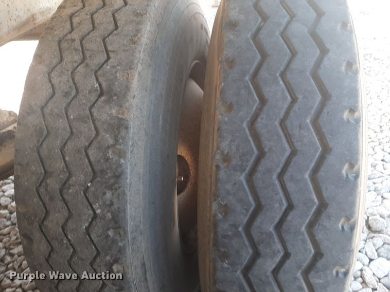 image for item DQ7031 2006 Trail King live bottom trailer