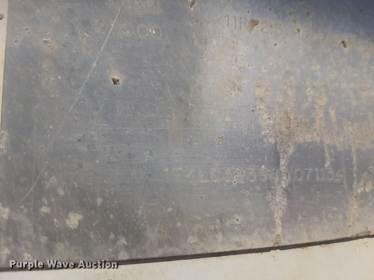 image for item DQ7031 2006 Trail King live bottom trailer