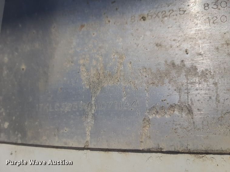 image for item DQ7031 2006 Trail King live bottom trailer