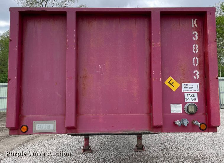 image for item DS5501 1997 Clark  flatbed trailer