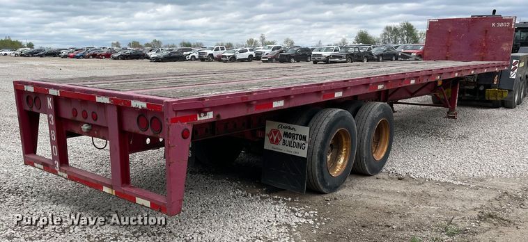image for item DS5501 1997 Clark  flatbed trailer