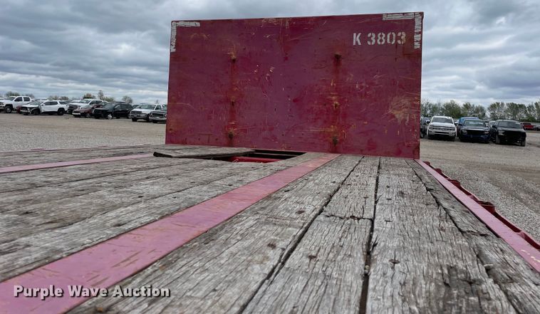 image for item DS5501 1997 Clark  flatbed trailer