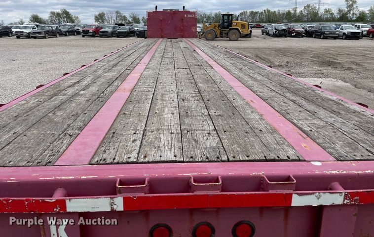 image for item DS5501 1997 Clark  flatbed trailer