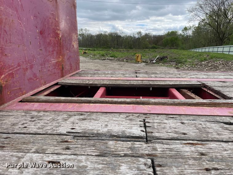 image for item DS5501 1997 Clark  flatbed trailer