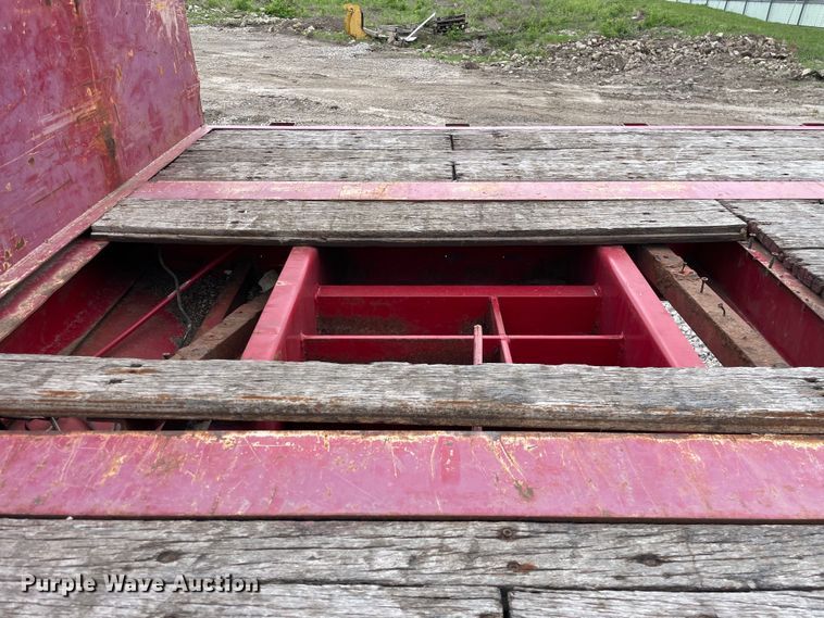 image for item DS5501 1997 Clark  flatbed trailer