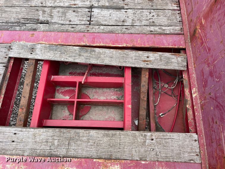 image for item DS5501 1997 Clark  flatbed trailer