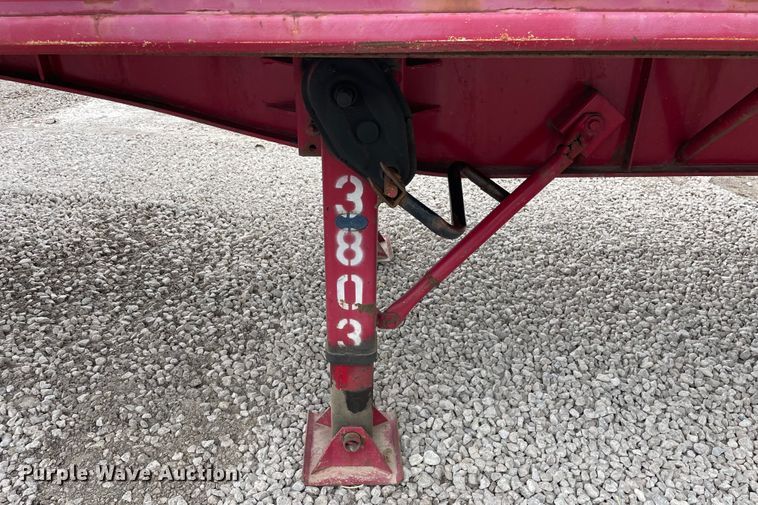 image for item DS5501 1997 Clark  flatbed trailer