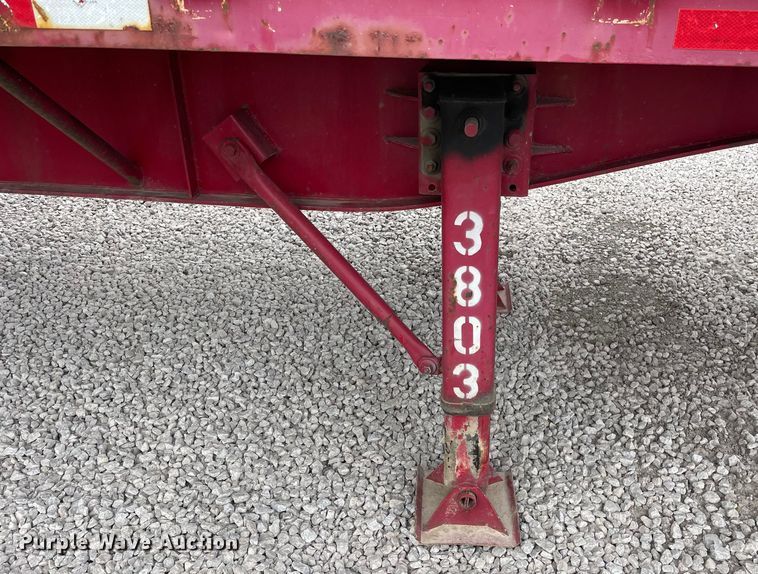 image for item DS5501 1997 Clark  flatbed trailer