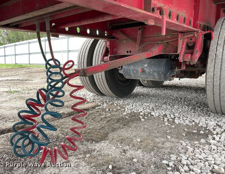 image for item DS5501 1997 Clark  flatbed trailer