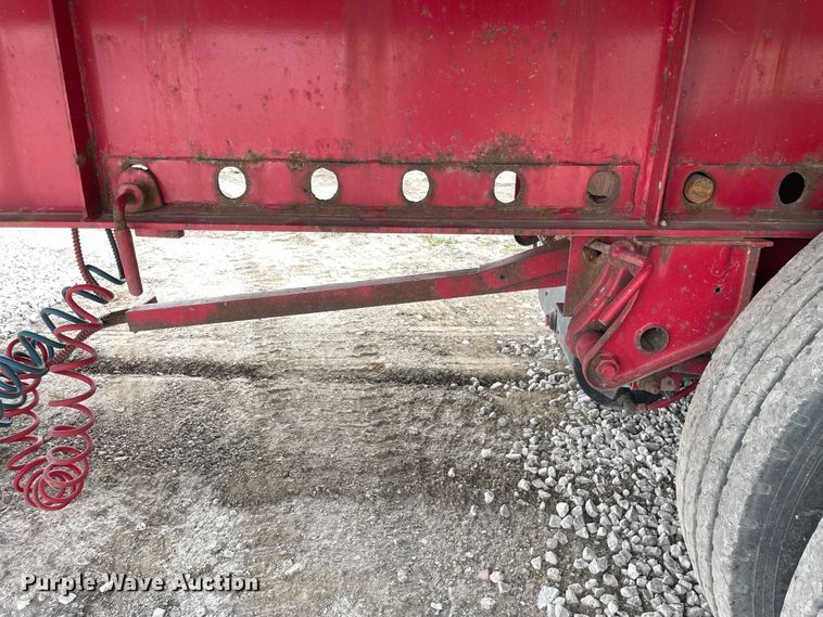 image for item DS5501 1997 Clark  flatbed trailer