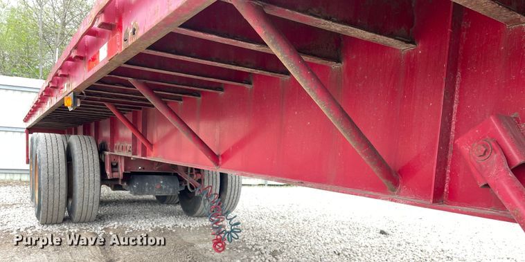 image for item DS5501 1997 Clark  flatbed trailer
