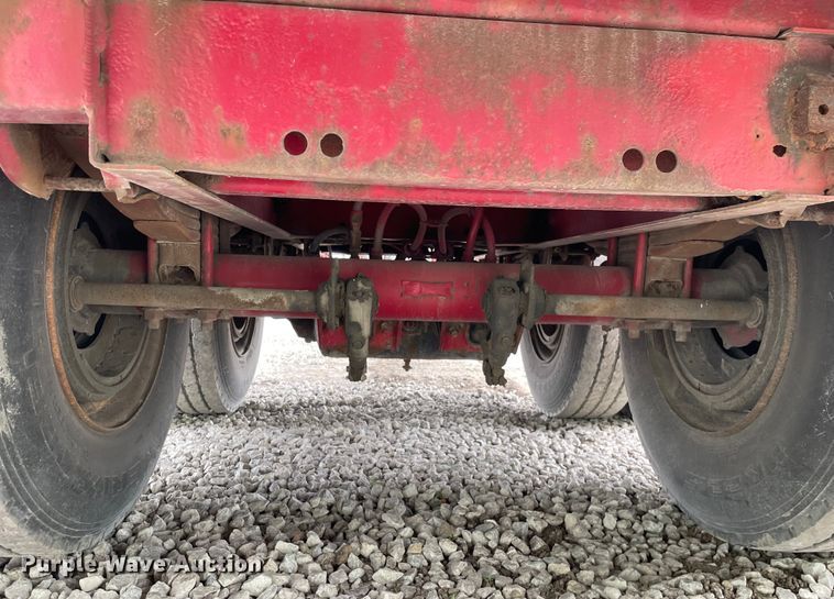 image for item DS5501 1997 Clark  flatbed trailer