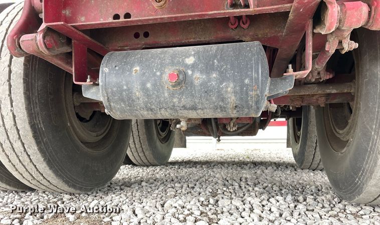 image for item DS5501 1997 Clark  flatbed trailer