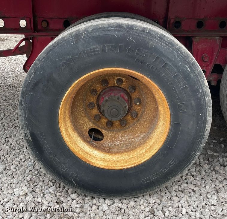 image for item DS5501 1997 Clark  flatbed trailer