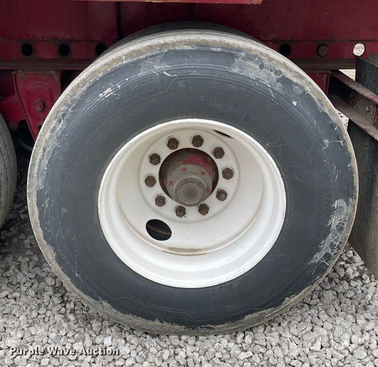 image for item DS5501 1997 Clark  flatbed trailer