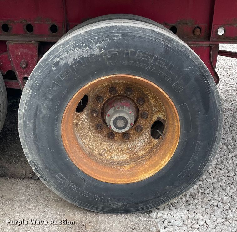 image for item DS5501 1997 Clark  flatbed trailer