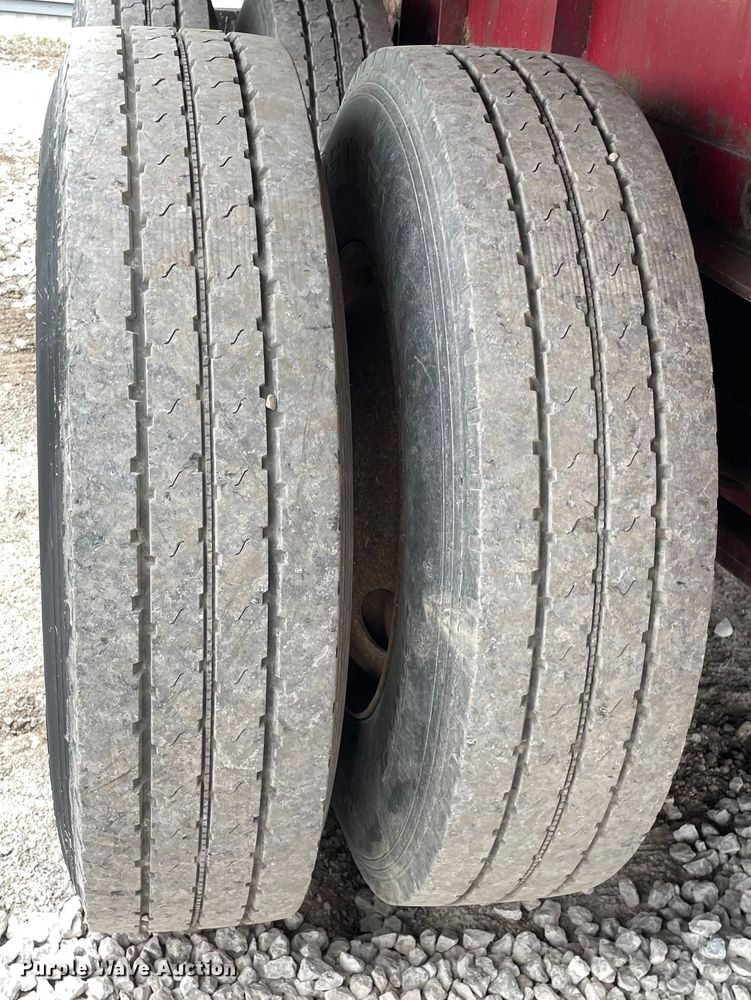 image for item DS5501 1997 Clark  flatbed trailer