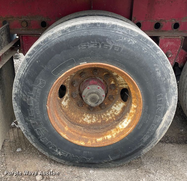 image for item DS5501 1997 Clark  flatbed trailer