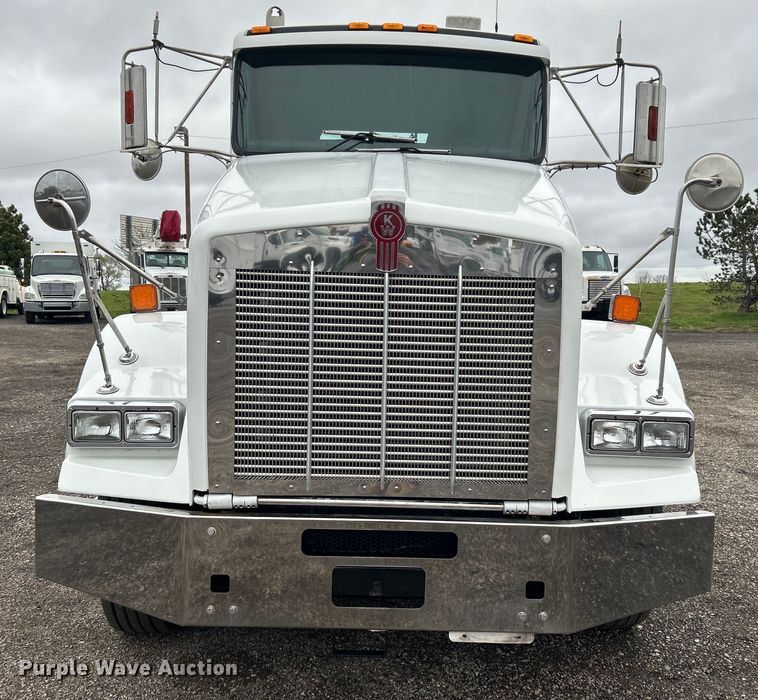 image for item EG1409 2006 Kenworth T800 semi truck
