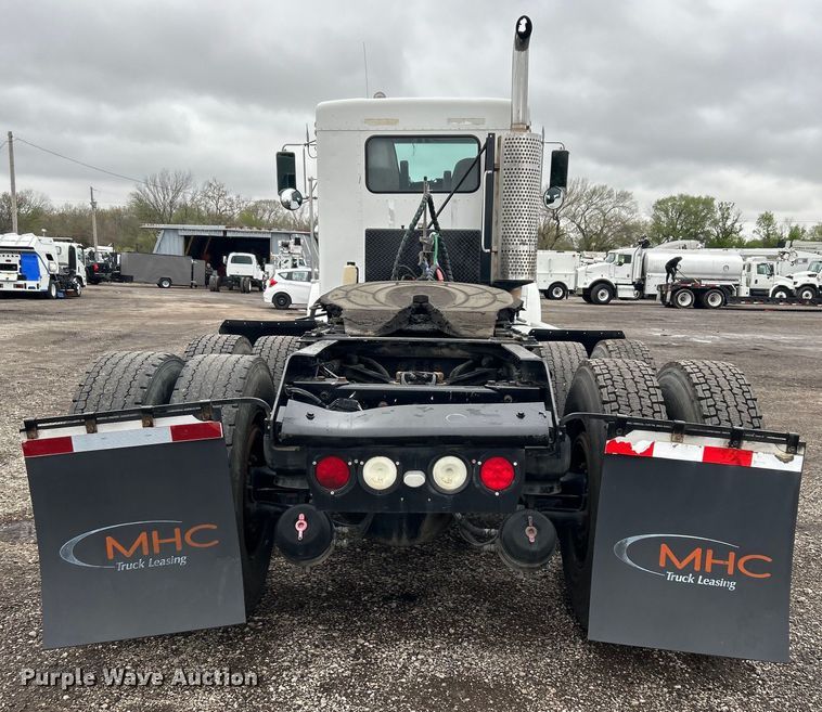 image for item EG1409 2006 Kenworth T800 semi truck