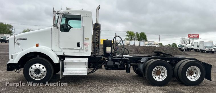 image for item EG1409 2006 Kenworth T800 semi truck