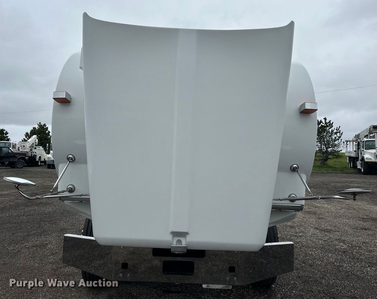 image for item EG1409 2006 Kenworth T800 semi truck