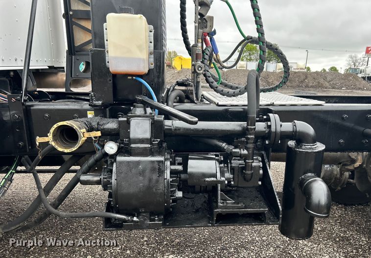 image for item EG1409 2006 Kenworth T800 semi truck