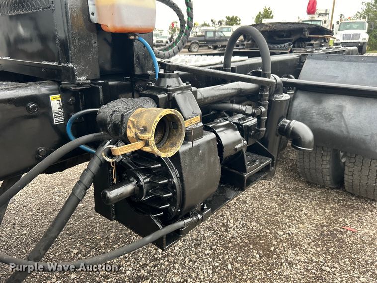 image for item EG1409 2006 Kenworth T800 semi truck