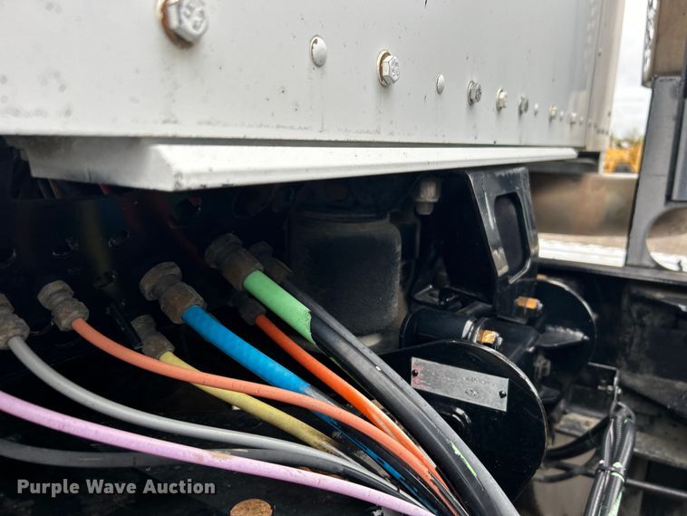 image for item EG1409 2006 Kenworth T800 semi truck