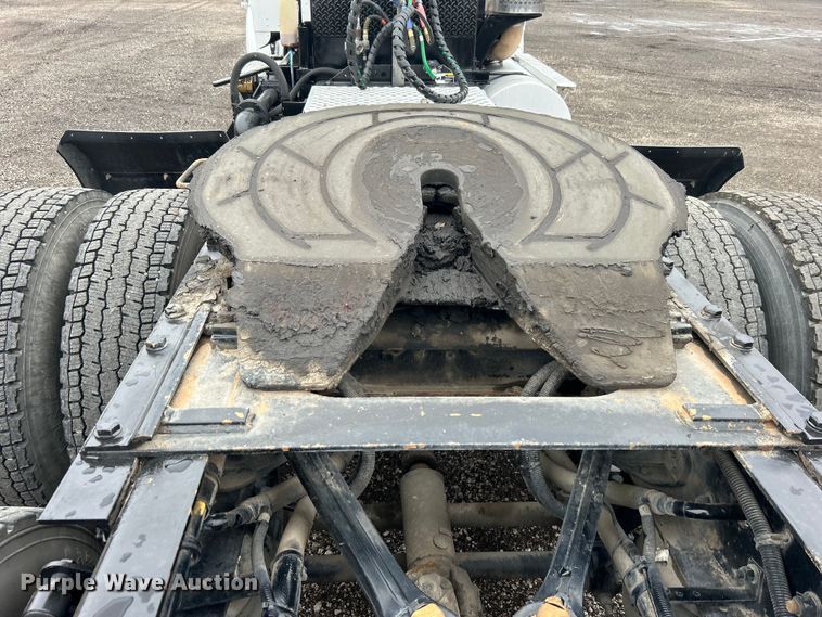 image for item EG1409 2006 Kenworth T800 semi truck