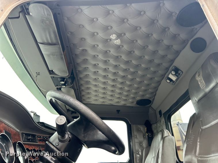 image for item EG1409 2006 Kenworth T800 semi truck