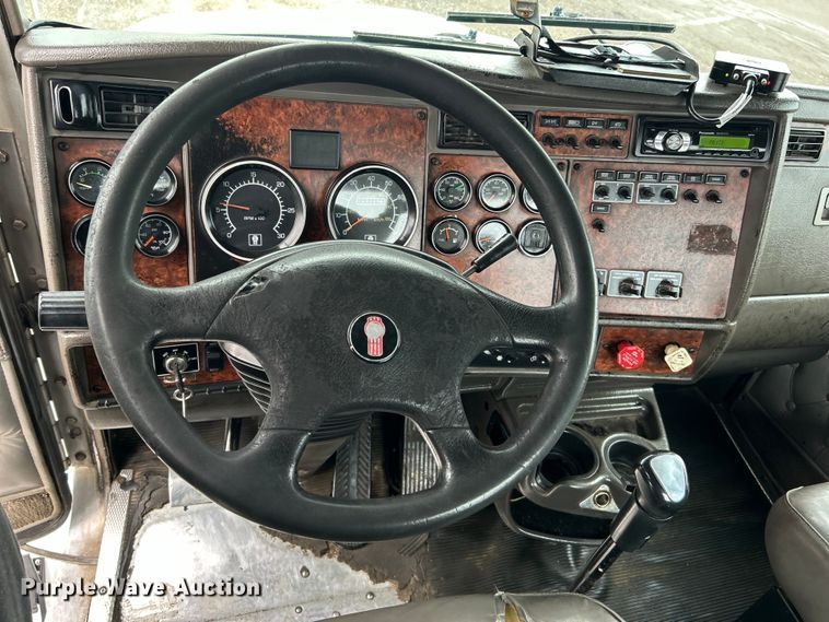 image for item EG1409 2006 Kenworth T800 semi truck