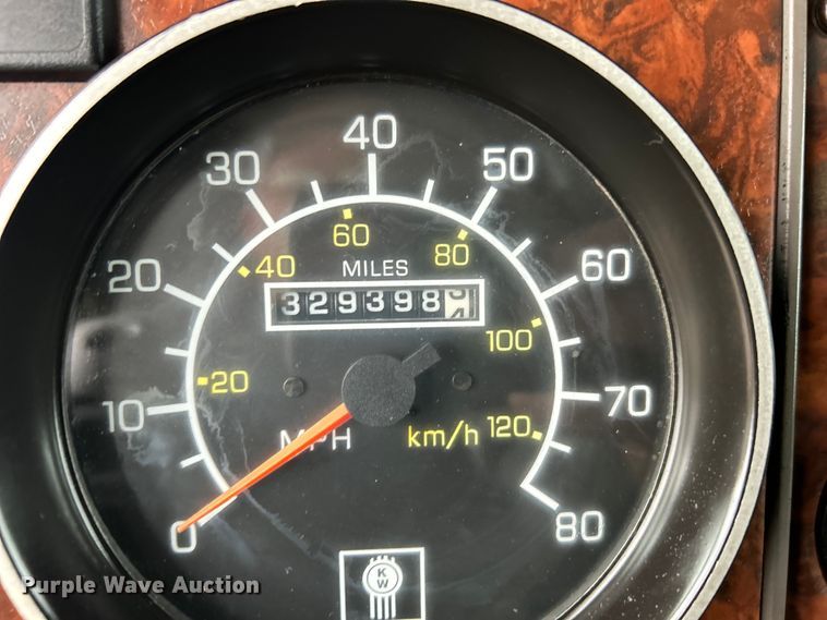 image for item EG1409 2006 Kenworth T800 semi truck