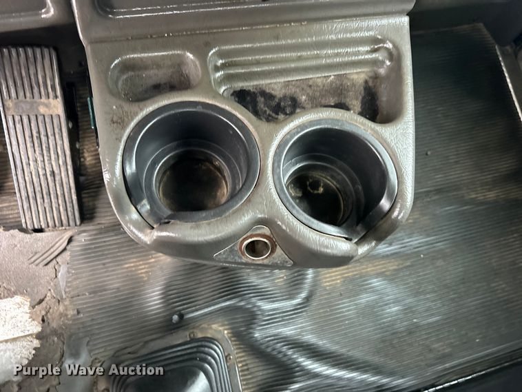 image for item EG1409 2006 Kenworth T800 semi truck