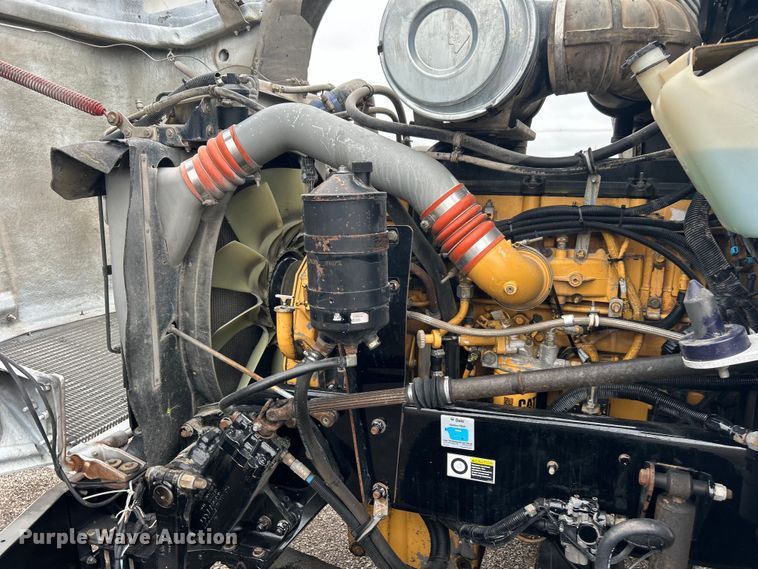 image for item EG1409 2006 Kenworth T800 semi truck