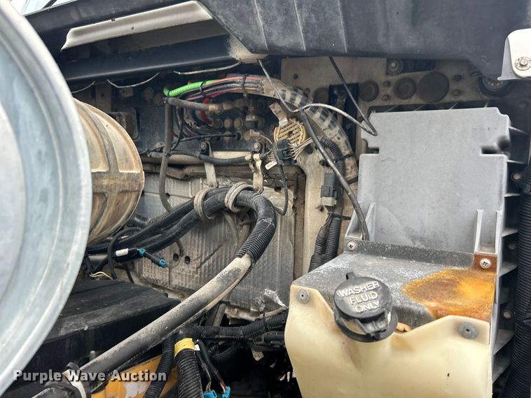 image for item EG1409 2006 Kenworth T800 semi truck