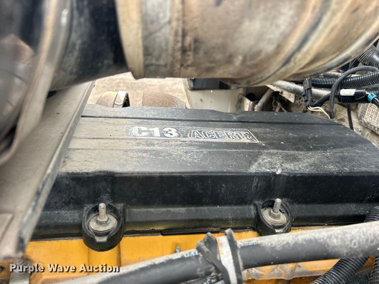 image for item EG1409 2006 Kenworth T800 semi truck