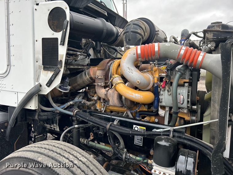 image for item EG1409 2006 Kenworth T800 semi truck