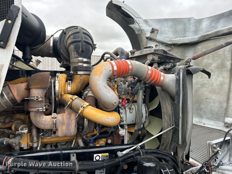 image for item EG1409 2006 Kenworth T800 semi truck