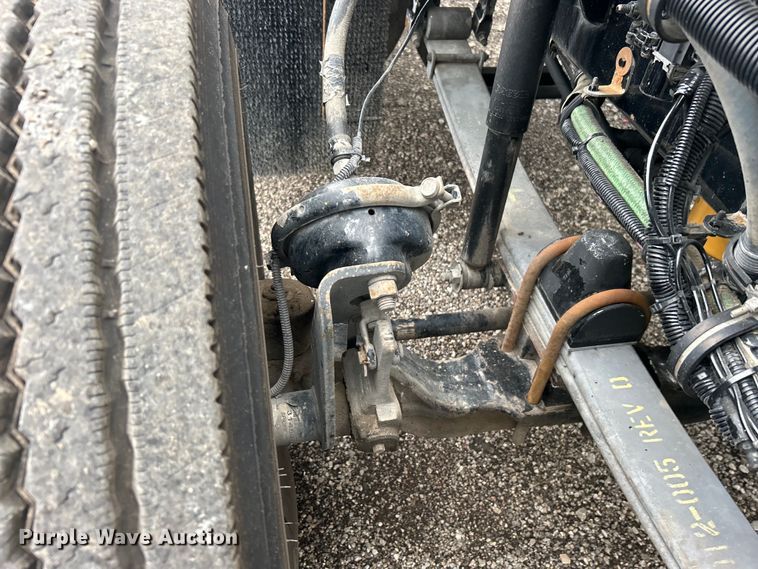 image for item EG1409 2006 Kenworth T800 semi truck